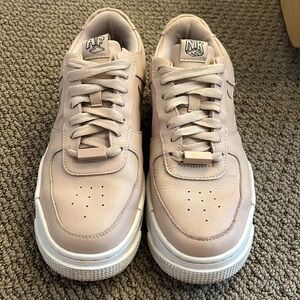 AUTHENTIC NIKE Air Force 1 "Pixel" in blush pink size 8.5